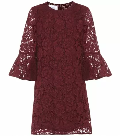 Lace dress with short sleeves